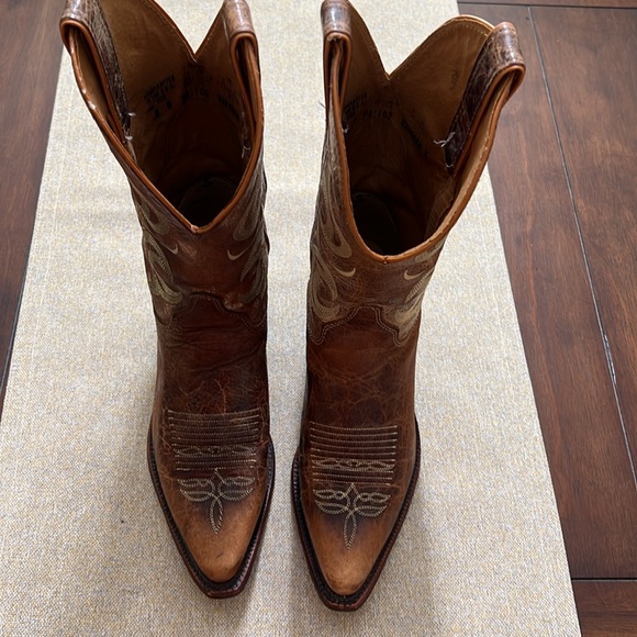 ❤️Tan leather Cowboy “Boots on the Ground” Remix Boots. - Picture 4 of 15